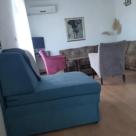 Blue Sky Apartment *